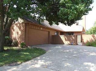 5651 SW Hawick Ln, Topeka, KS 66614