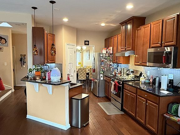 2nd image of 1228 Madison Ln