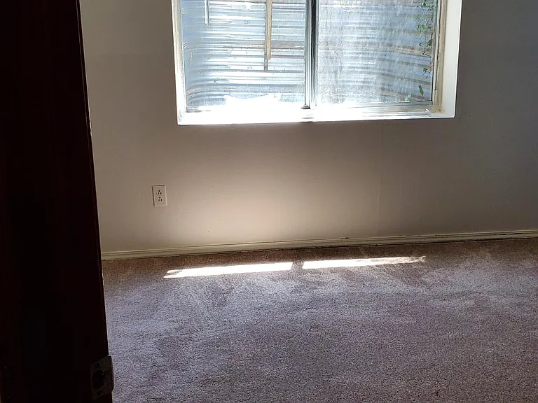 Hollandale Dr — Photo 9