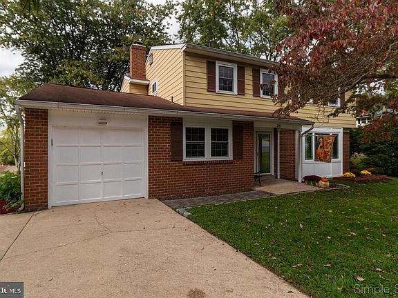 2nd image of 26 Yellow Pine Ct