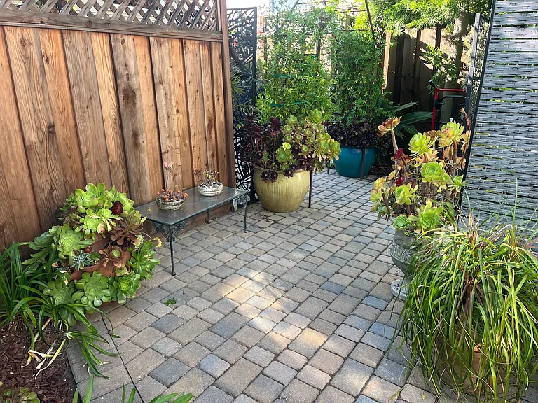 2336 Howard Ave — Photo 32