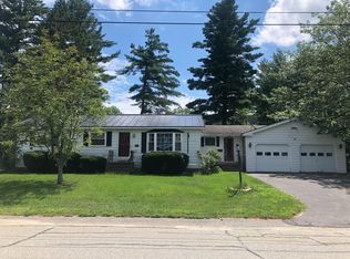 42 Roberta St, Farmingdale, ME 04344