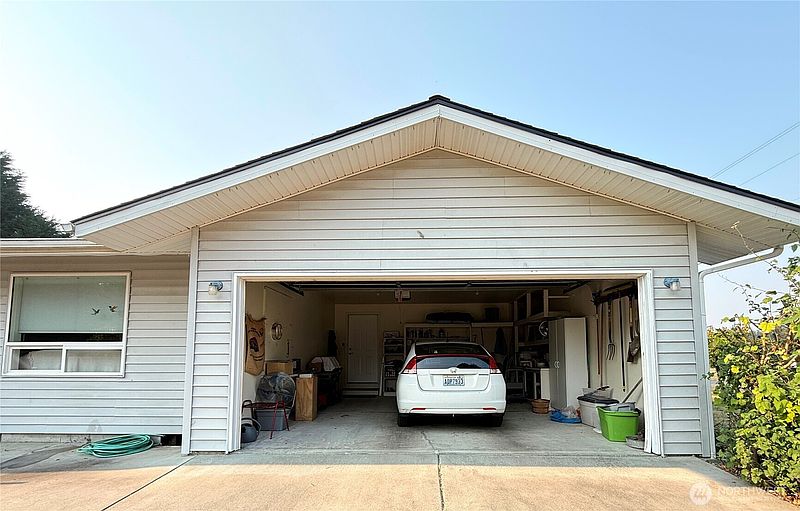 2nd image of 1111 Barr Road