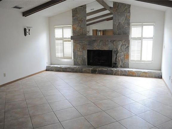3rd image of 2006 N Golfview Dr