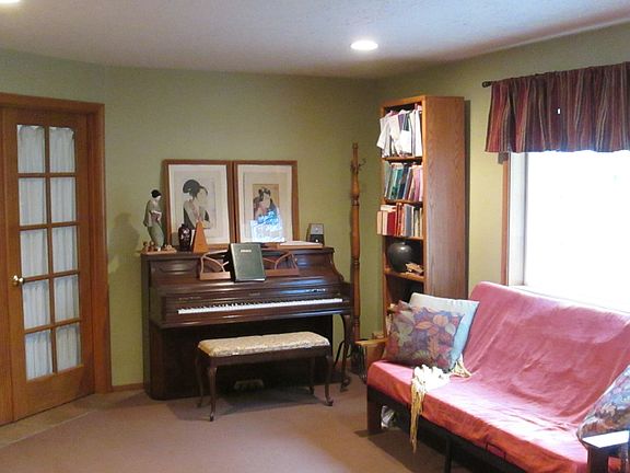 Living room/den