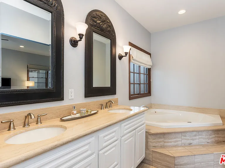 546 N Indian Canyon Dr — Photo 27