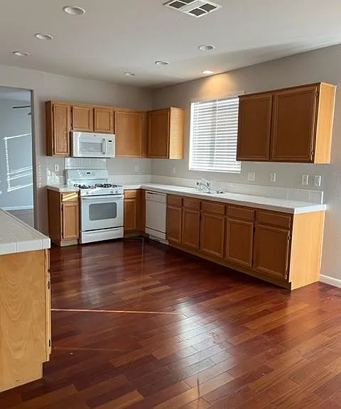 11086 Hillsborough Ct — Photo 22