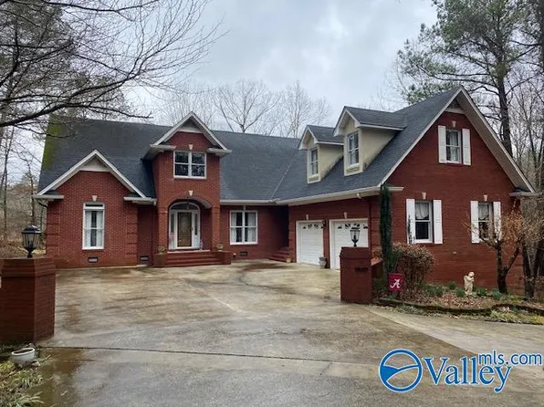 211 Creekwood Dr, Union Grove, AL 35175