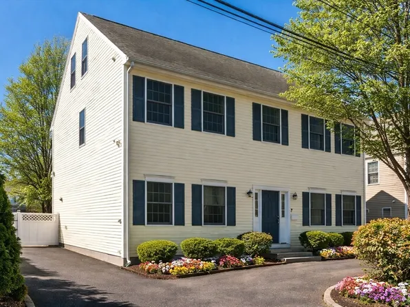 10 Rosegate Rd, Needham, MA 02494