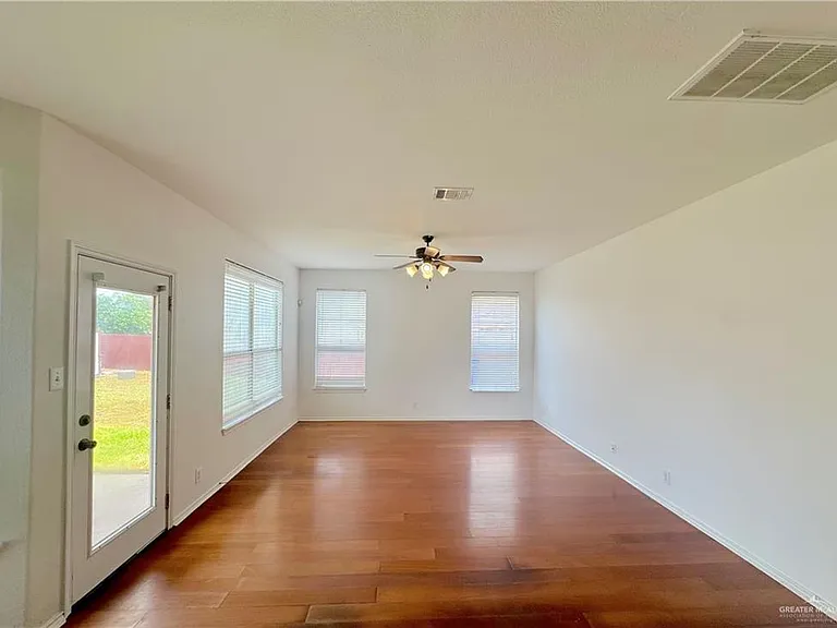 5117 Jasmine Ct — Photo 8