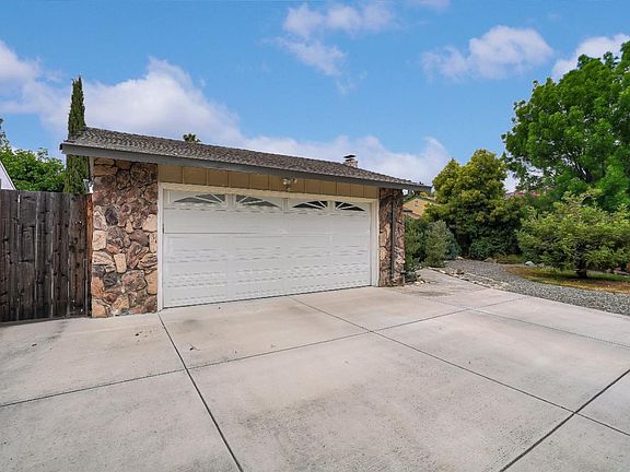 3rd image of 317 Briggs Ct