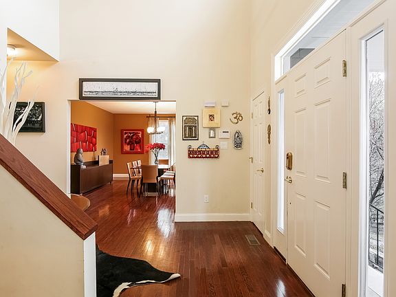 2nd image of 119 Inningwood Pl