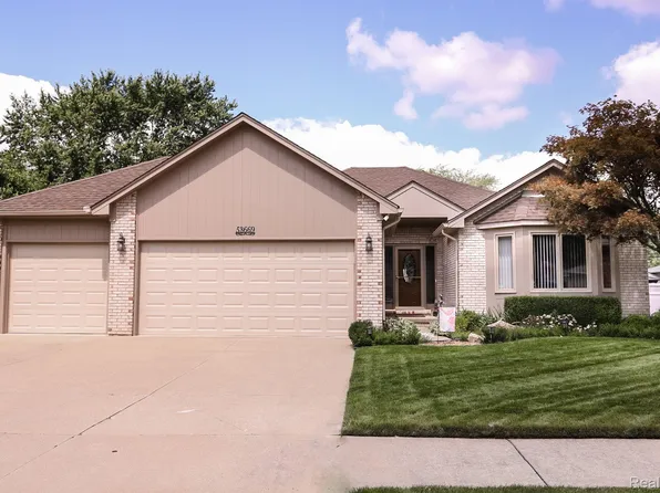 53669 Meadow View Ln, New Baltimore, MI 48047