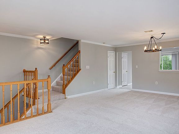 3rd image of 5494 Middlebourne Ln