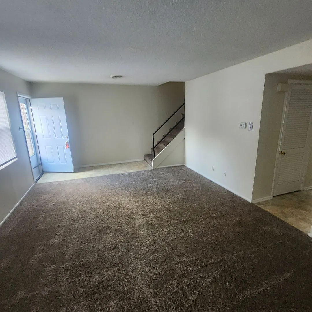 Charlestowne Henderson — Photo 1