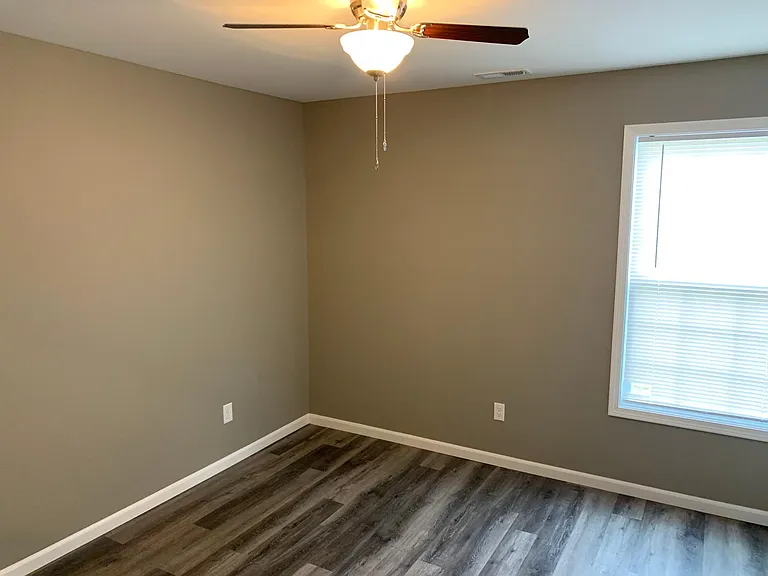 727 Valley View Ct — Photo 12