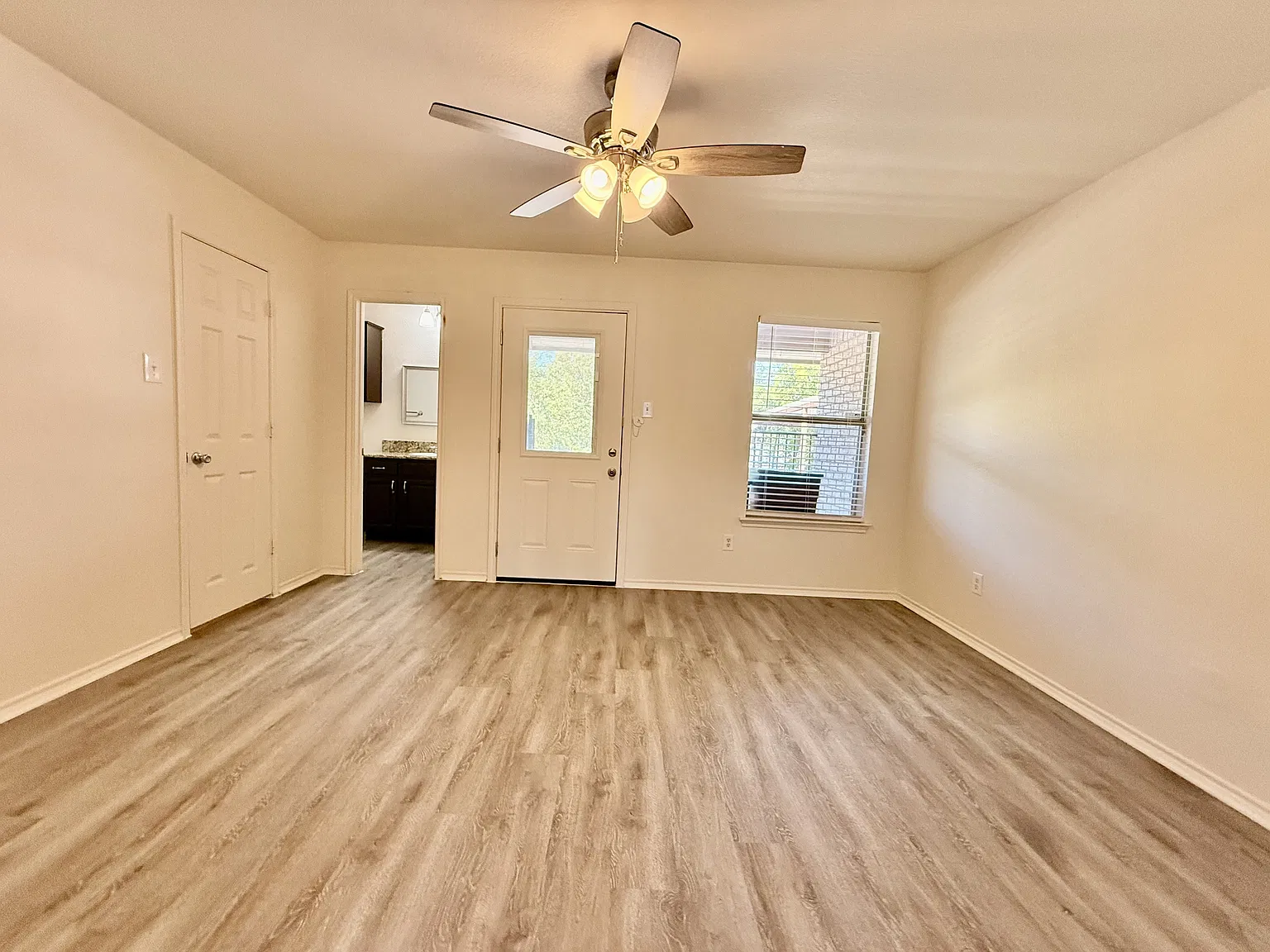1017 Keller Duplex - B — Photo 3