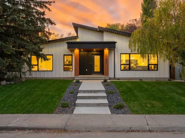 151 Waterloo Dr SW, Calgary, AB T3C 3G4