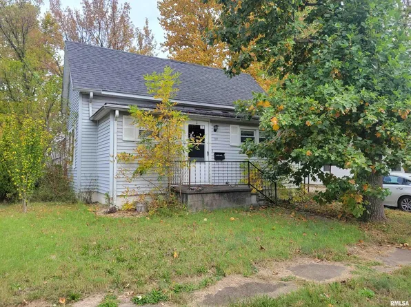 1301 E Poplar St, West Frankfort, IL 62896