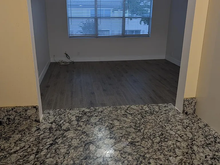 430 SE 2nd Ave #24 — Photo 9