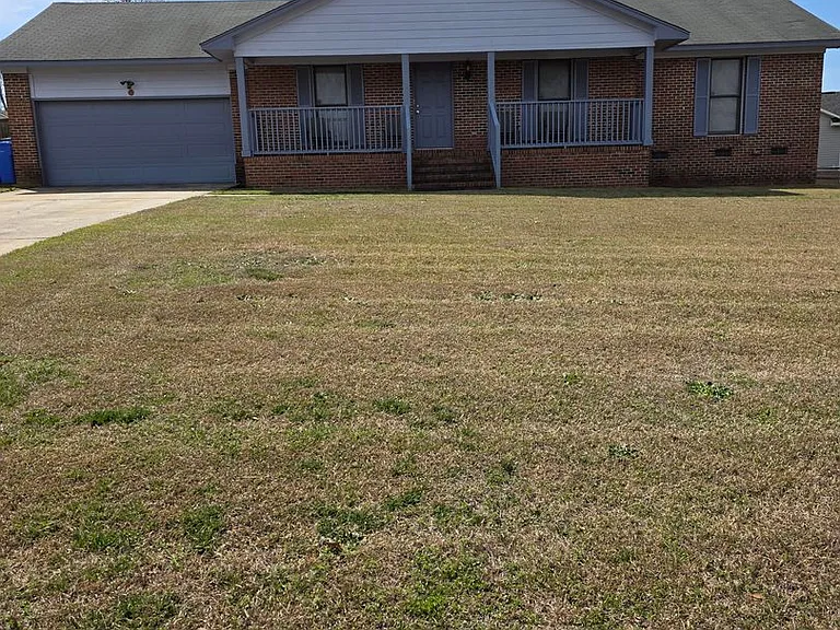 513 Roundtree Dr — Photo 1