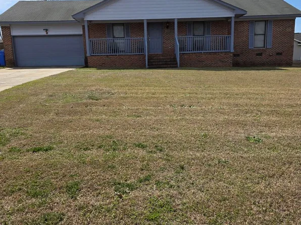 513 Roundtree Dr, Fayetteville, NC 28303