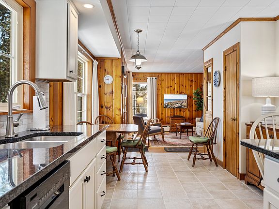 5th image of 353 Seaside Ave #2
