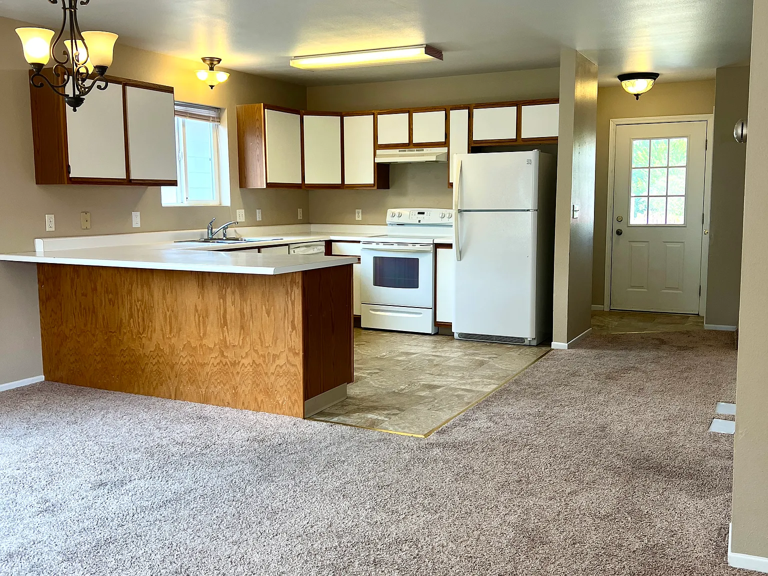 3 bed, 1254 sqft, $1,700 — Photo 2