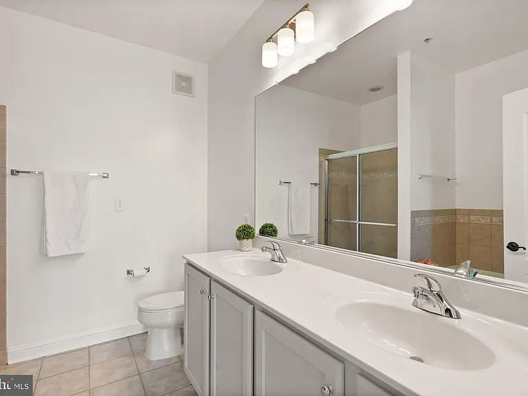 242 N Summit Ave #21 — Photo 33