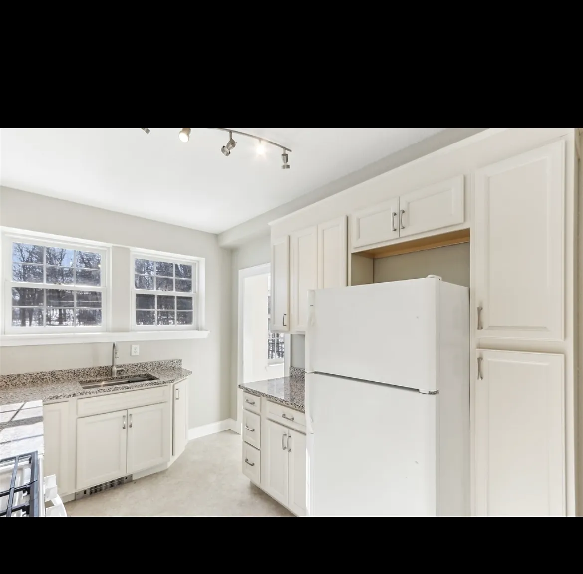4 bed, 3.5 bath, 2320 sqft, $1,200 — Photo 3