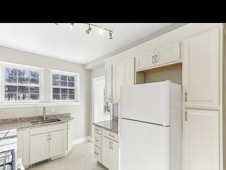 27 Elm Rd — Photo 3