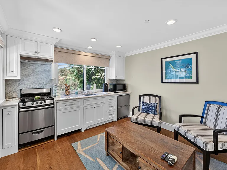 405 Blumont St — Photo 36