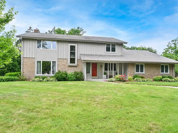 7615 North Applewood LANE, Glendale, WI 53209
