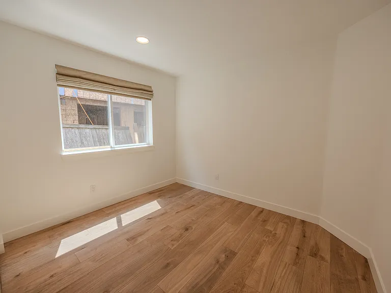 9224 Woodlawn Ave N — Photo 14