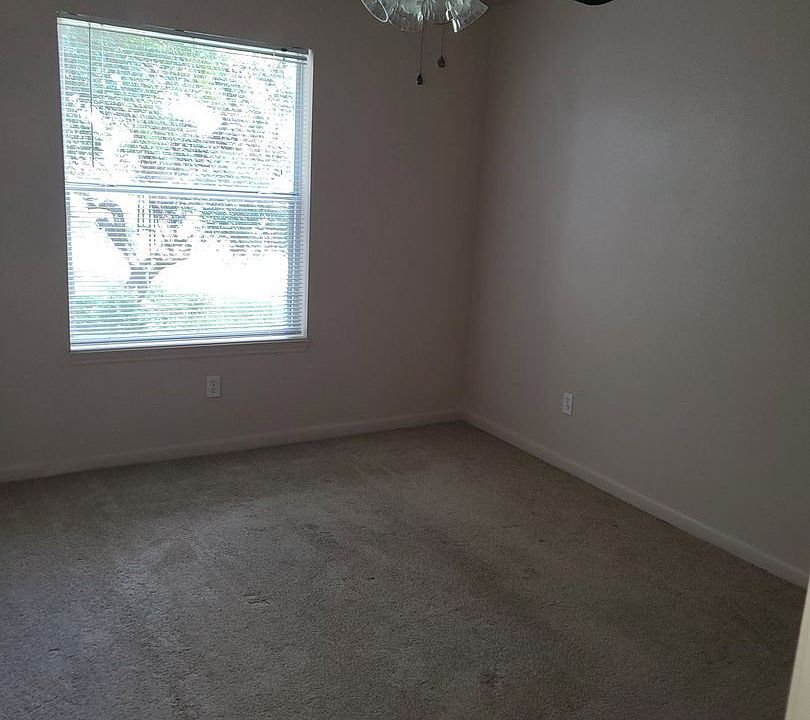 2nd image of 52 Deer Ridge Rd Unit A
