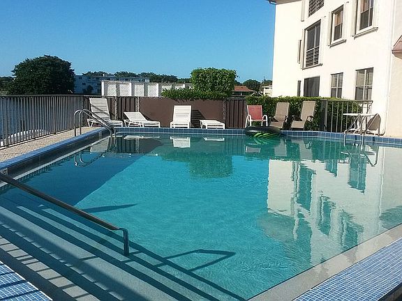 3rd image of 313 Lake Cir APT 212