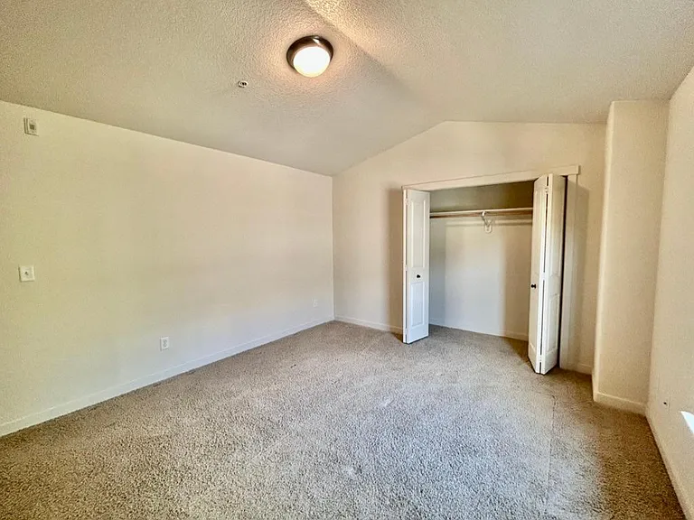 8005 NE Rockne Way — Photo 18