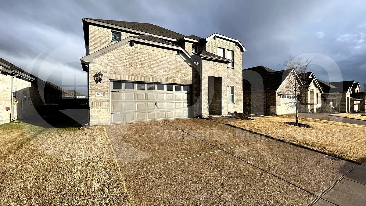 5 bed, 3.0 bath, 3060 sqft, $2,699 — Photo 2