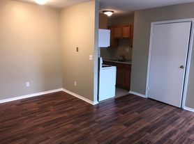 Quiet Pleasant Ridge Apartment