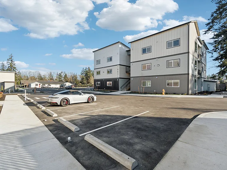Copperstone Luxury Apartments and Townhomes — Photo 20