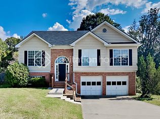 1615 Rose Pointe Dr, Loganville, GA 30052