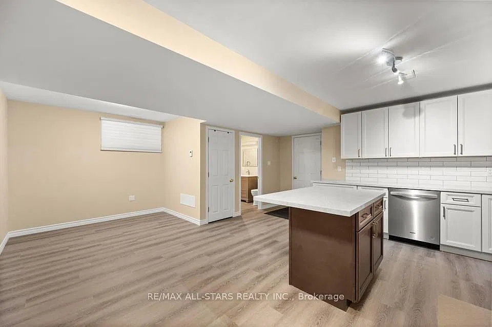 2 bed, $1,900 — Photo 3