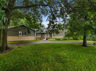 3202 Lakeshore Dr, Champaign, IL