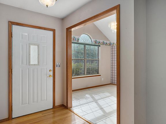 3rd image of 917 W Turnberry Boulevard