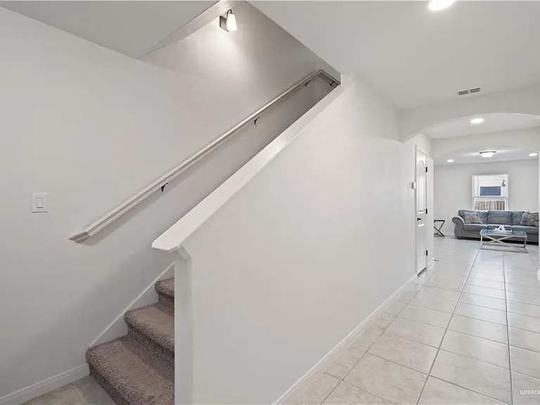 2307 N 26th Dr — Photo 5