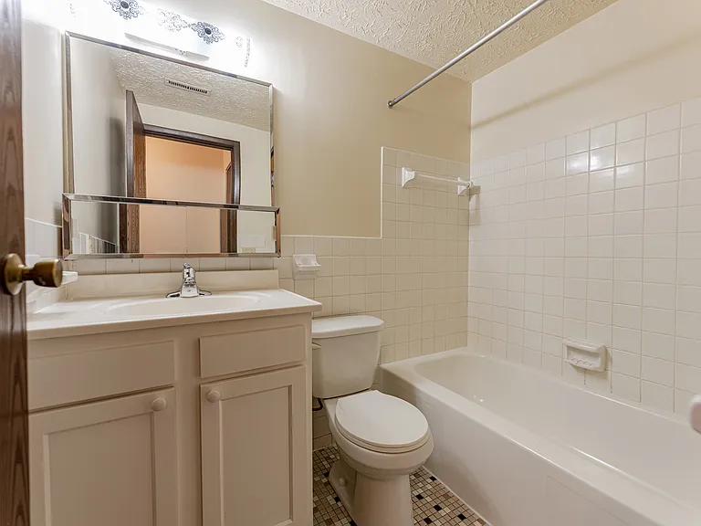 18001 Lakeshore Blvd #101 — Photo 11