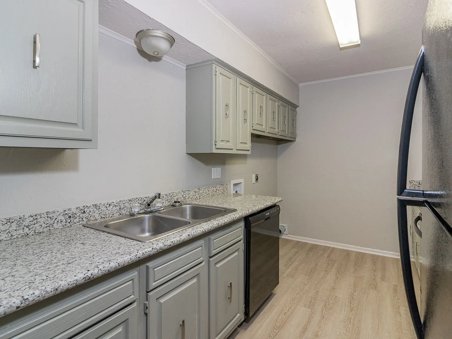 Scarlett Apartments — Photo 3