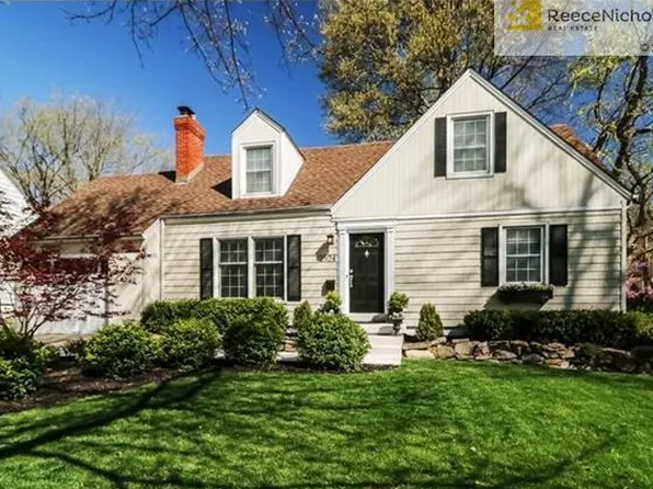 2524 Somerset Dr, Prairie Village, KS 66208