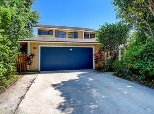 390 NW 35th Ln, Boca Raton, FL 33431