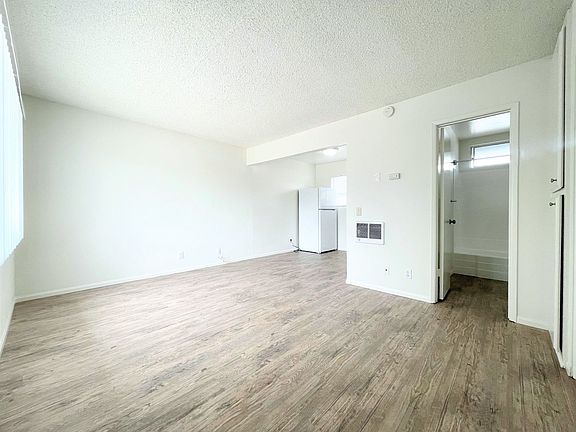 3rd image of 1026 S Tremont St S APT 9